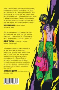 Quarta capa de No shopping, com jovem cheia de sacolas de compras e headfone, em trajes de virada do ano 2000, vista de costas